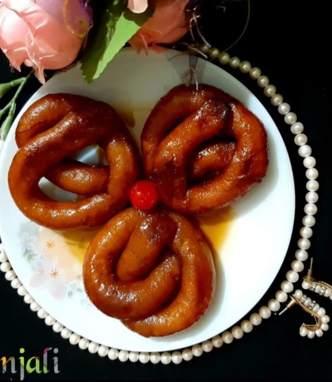 A picture of Sweet potato jalebi/ Ranga aloo'r jilapi.