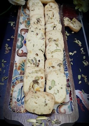 केसर पिस्ता कुकिज़ (kesar pista cookies recipe in Hindi) रेसिपी मुख्य फोटो
