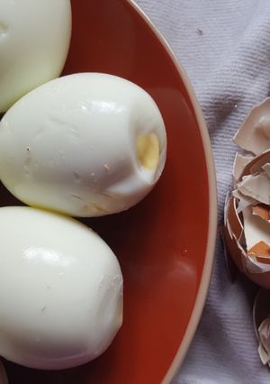 A picture of Hard Boiled Eggs.