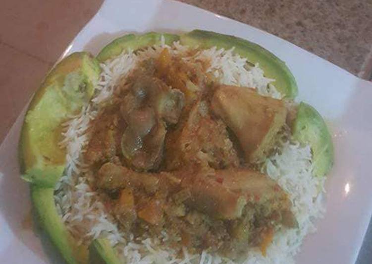 Basmati rice with avacado and tomato stew