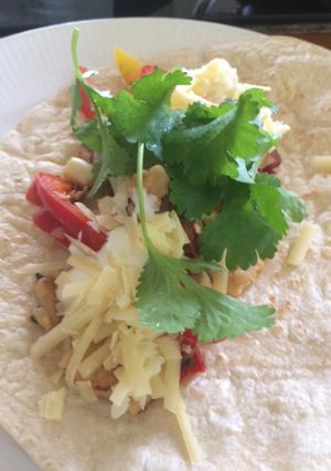 A picture of Lunchtime fajitas.