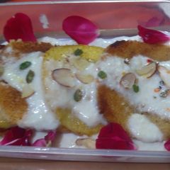 A picture of Shahi tukda with caramelized apple.