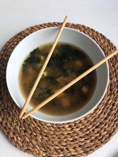 Una foto de Miso con palillos 🥁