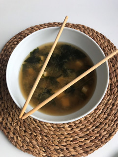 Una foto de Miso con palillos 🥁