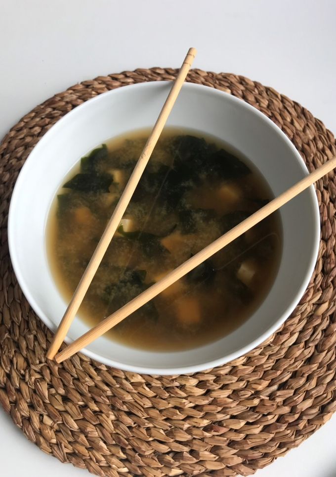 Una foto de Miso con palillos 🥁