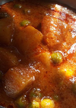 A picture of Aloo Matar.