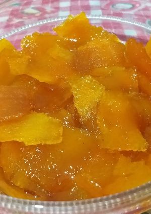 Una foto de Cascaritas en almíbar de naranja y pomelo