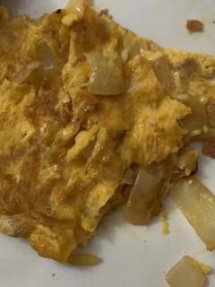 Una foto de Tortilla francesa con cebolla a la española