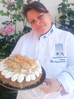 O poză a rețetei Prăjitură cu nucă și caise.