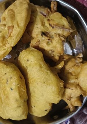 आलू के पकौड़े (Aloo ke pakode recipe in hindi) रेसिपी मुख्य फोटो