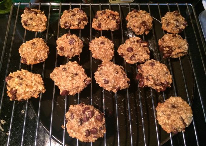 Banana oat chewy cookies