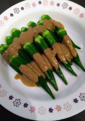 麻醬秋葵（涼拌小菜）（簡單料理）（方便素） 的食譜成品照片