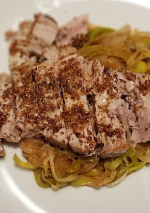 A picture of Tuna buckweat crust and leeks.