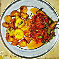 A picture of Fried Sweet potatoes and Onion sauce.