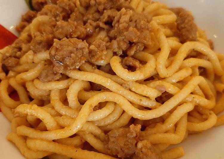Bigoli con ragù di salsiccia
