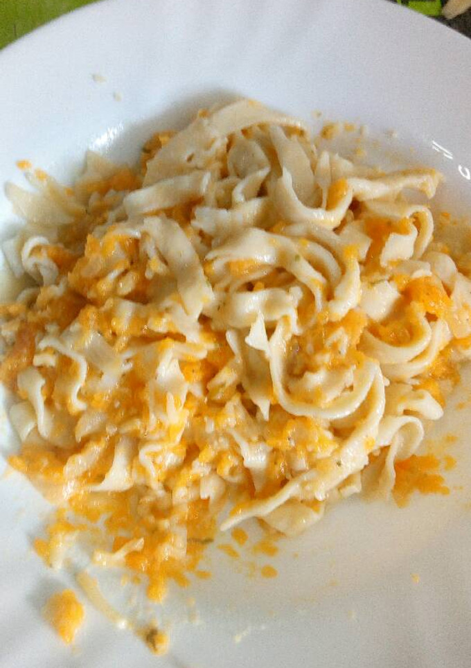 Una foto de Pasta fresca con calabaza, cebolla caramelizada y queso de cabra