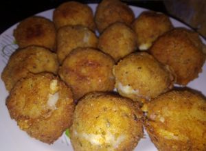 Una foto de Croquetas de papa, jamón y queso dambo!