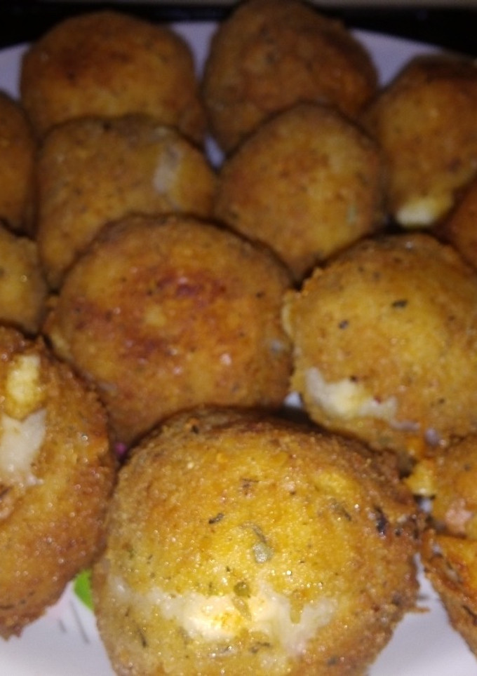 Una foto de Croquetas de papa, jamón y queso dambo!