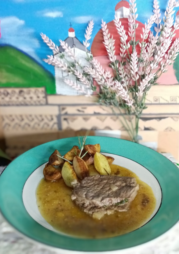 Una foto de Filete al perejil con papas rústicas
