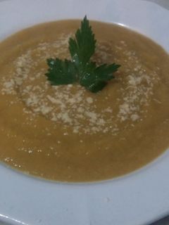 Una foto de Sopa, Crema de Hinojo "Tatina"