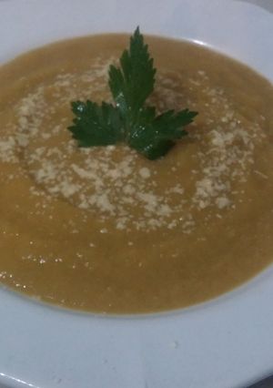 Una foto de Sopa, Crema de Hinojo "Tatina"