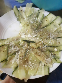 Una foto de Carpaccio de pepino