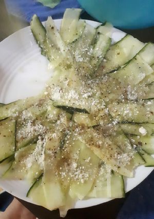 Una foto de Carpaccio de pepino