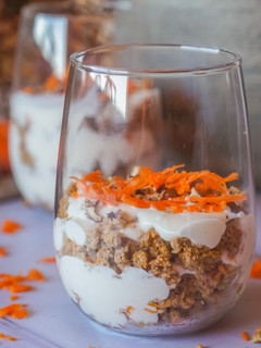 Una foto de Vasitos de yogur Carrot Cake