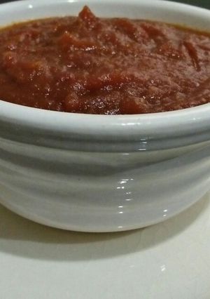 A picture of Homemade chilli garlic tomato ketchup🍅.