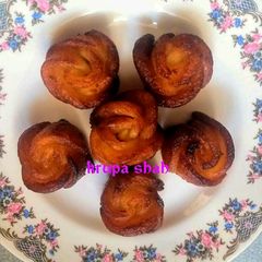 A picture of Gulabe gulabjamun.