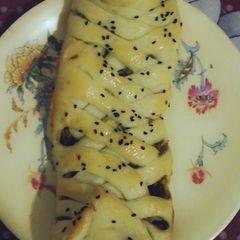 A picture of Chicken bread without oven.