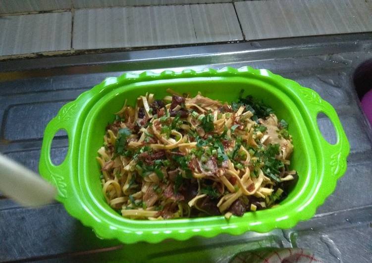 Mi goreng jamur kuping saus tiram