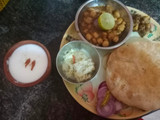 छोले भटूरे विथ कुल्लड़ वाली लस्सी (Chole bhature with kulhad wali lassi recipe in hindi)