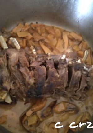Una foto de Corzo guisado con níscalos