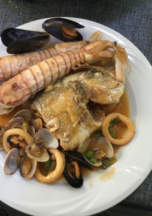 Foto principal de Suquet de dorada con galeras y calamar