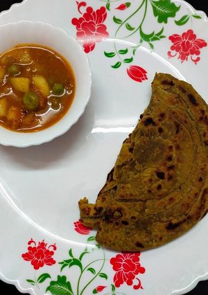 पालक पराठा (palak paratha recipe in Hindi) रेसिपी मुख्य फोटो