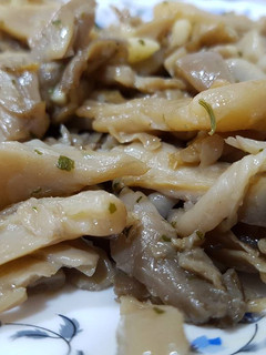 Una foto de Setas al ajillo!!😋🍄🍴