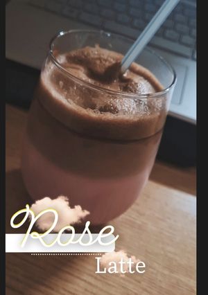 صورة لوصفة قهوة روز لاتيه البارده
