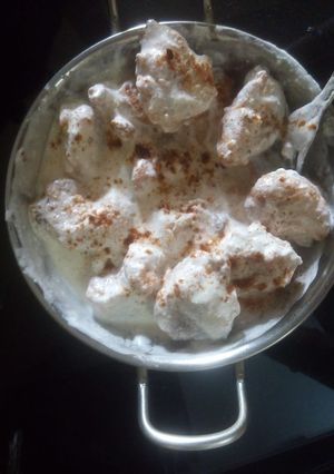 A picture of Dahi bhalla.