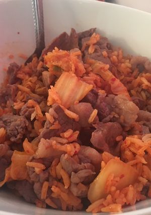 Hình của món Cơm chiên thịt bò kim chi trứng.