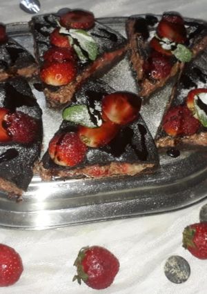 સ્ટ્રોબેરી ચોકલેટ પેસ્ટ્રી (Strawberry Chocolate Pastry Recipe In Gujarati) રેસીપી મુખ્ય ફોટો