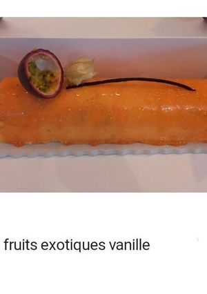 Une photo de Bûche fruits exotiques