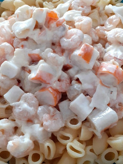 Una foto de Pasta con salsa de gambitas y surimi
