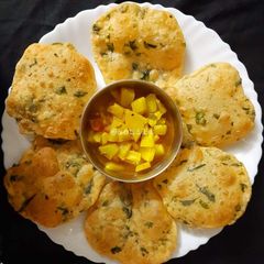 A picture of Meethi poori.