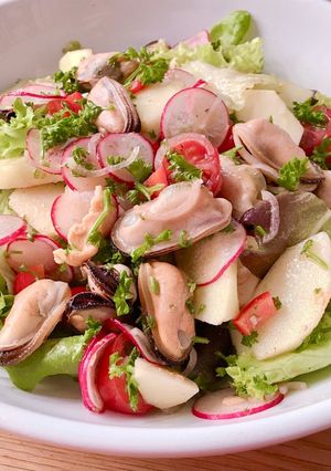 Hình của món Salad Trai Đen Kiểu Địa Trung Hải.