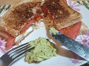 Una foto de sandwich con mozzarella