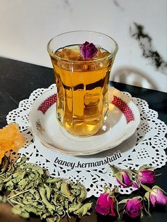 عکسی از دستور دمنوش به لیمو و گل محمدی