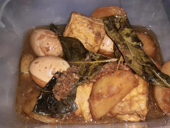 Cara Mudah Menyiapkan Resep Semur Telur Tahu Kentang yang Uenak Anti Ribet, Lezat