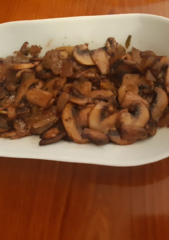 Una foto de Champiñón con cebolla