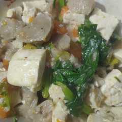 รูปของ Tumis sawi, tahu dan pentol